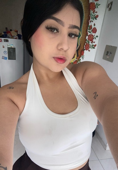 Violet from Colombia — online for a late night chat